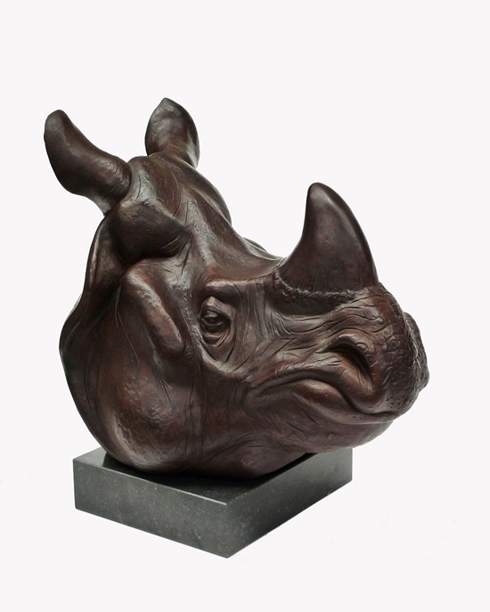 Neushoorn - Renee Marcus Janssen - beeldhouwer - beelden in brons - galerie Beeldenstorm