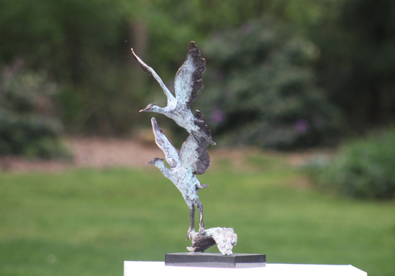 Kraanvogels op stronk beeld in brons Jonneke Kodde - Galerie de Beeldenstorm solo expositie