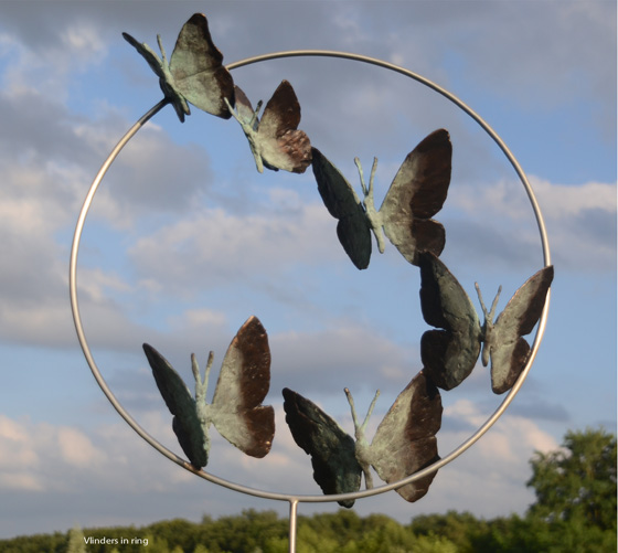 Vlinders in ring - beeld in brons Jonneke Kodde - Galerie de Beeldenstorm solo expositie